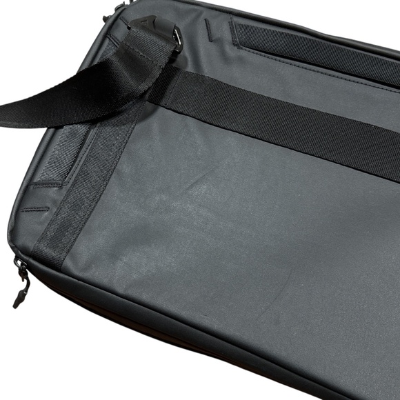 Nomatic Tech Case Carry-On 16" Laptop Bag with Strap - Picture 5 of 10